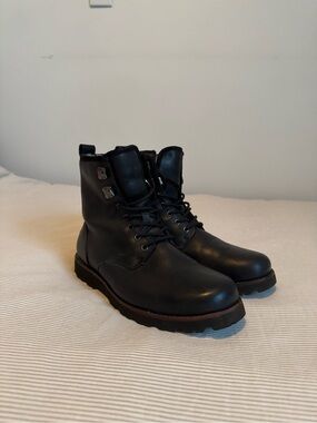 UGG Men’s Black Leather Waterproof Shearling Lined Boots Size 9 / EU 42